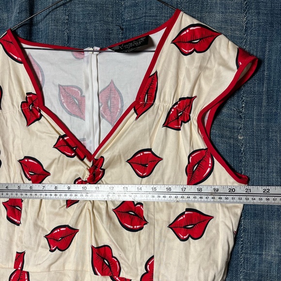 Cute & Kitschy Lip Print Dress 1X - Picture 3 of 7